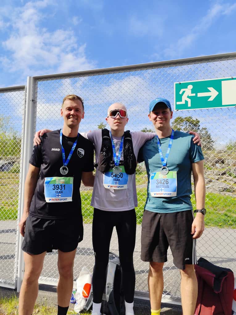 Helsinki City Half 16.5.2025. Tavoitteena voittaa veljet. Aika 1:50:00, veljet 1:50.15.